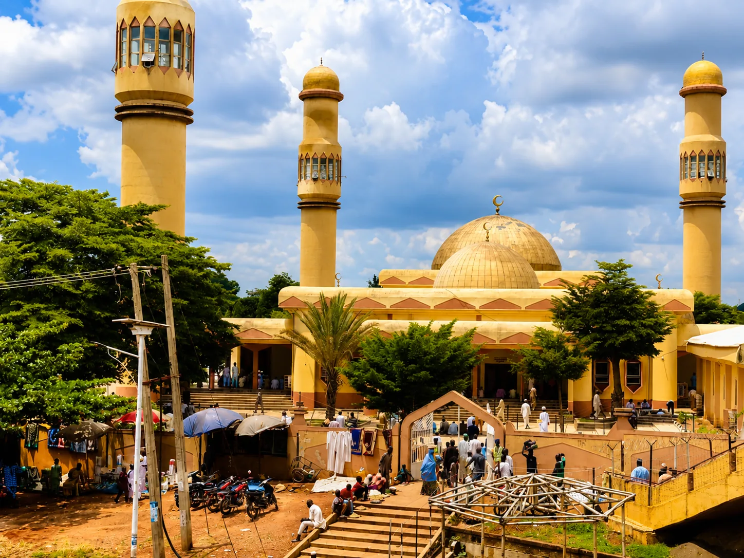 Prominent mosque and city life in Kaduna
