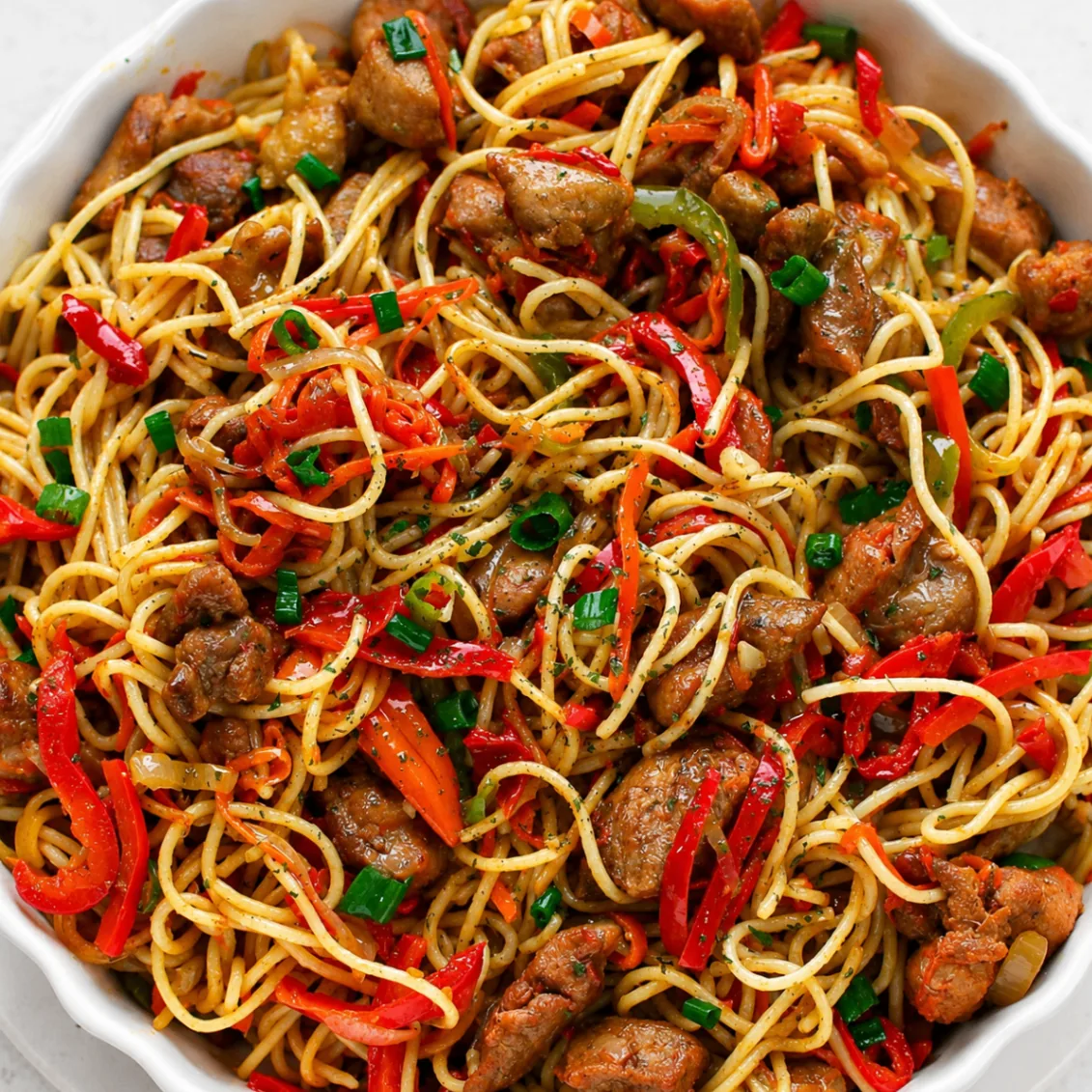 Spaghetti bolognese with peppers and beef